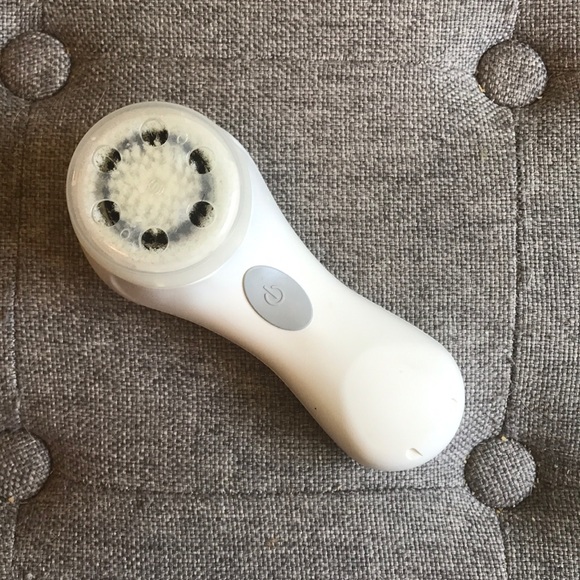 Clarisonic Skincare Clarisonic Mia Face Brush White Poshmark